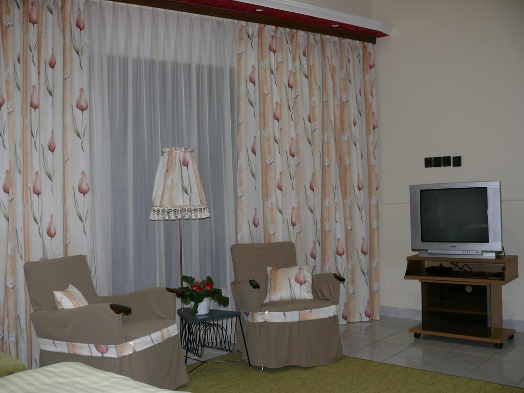 Madacsi Vendeghaz Apartment Kiskoros Exterior foto