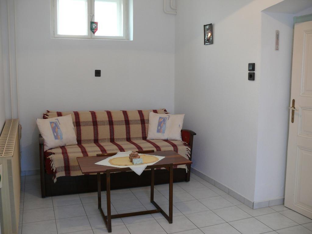 Madacsi Vendeghaz Apartment Kiskoros Exterior foto
