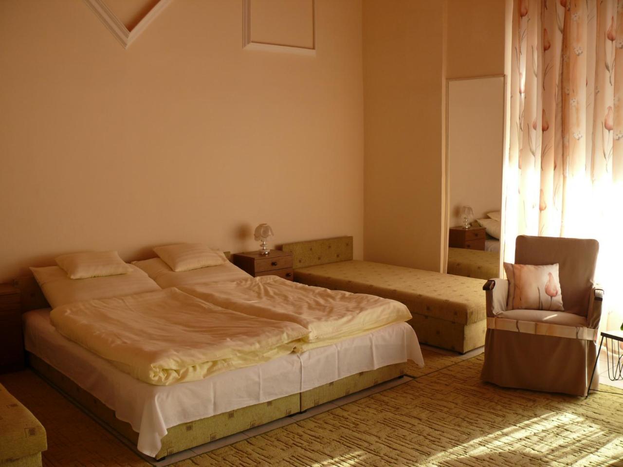 Madacsi Vendeghaz Apartment Kiskoros Exterior foto